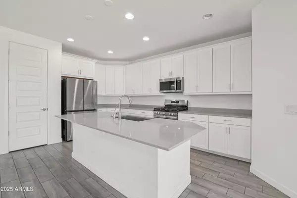 2061 W SIENNA BOUQUET Place, Phoenix, AZ 85085