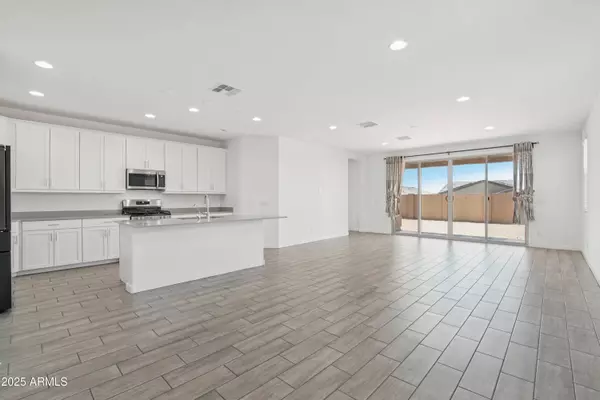 2061 W SIENNA BOUQUET Place, Phoenix, AZ 85085