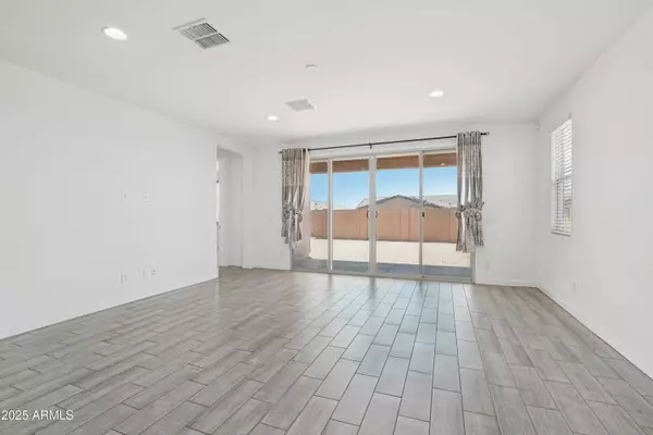 2061 W SIENNA BOUQUET Place, Phoenix, AZ 85085