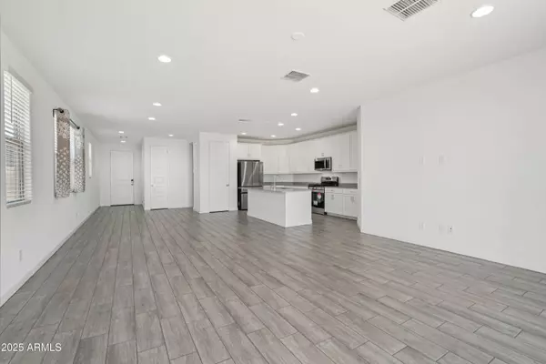 2061 W SIENNA BOUQUET Place, Phoenix, AZ 85085