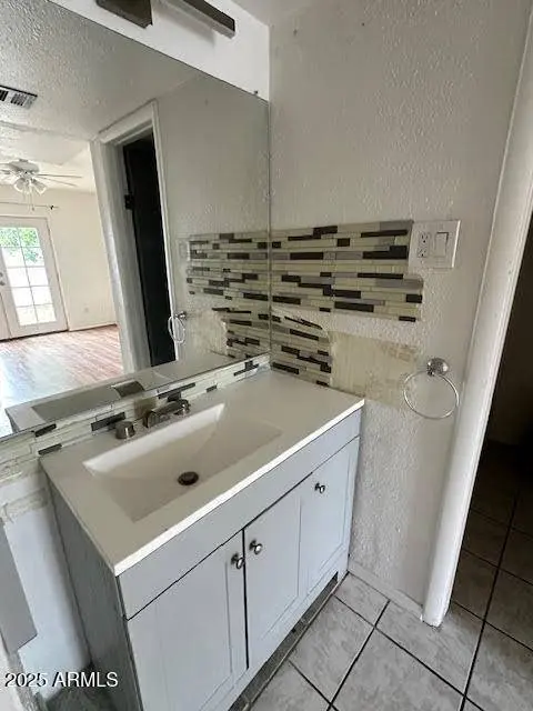 8574 E INDIAN SCHOOL Road #F, Scottsdale, AZ 85251