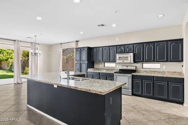 8180 W GELDING Drive, Peoria, AZ 85381