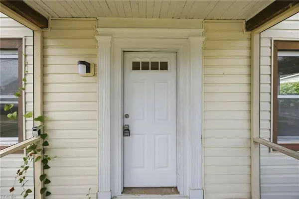 21 Aylwin RD, Portsmouth, VA 23702