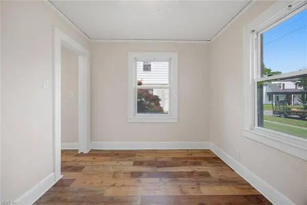 21 Aylwin RD, Portsmouth, VA 23702