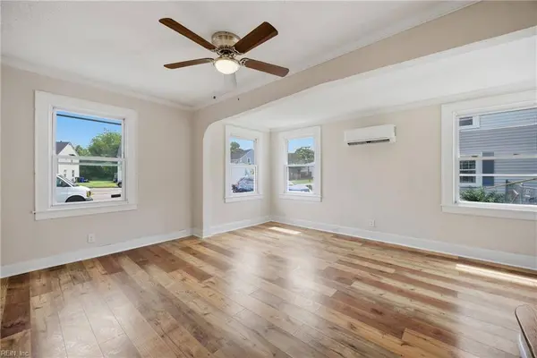 21 Aylwin RD, Portsmouth, VA 23702