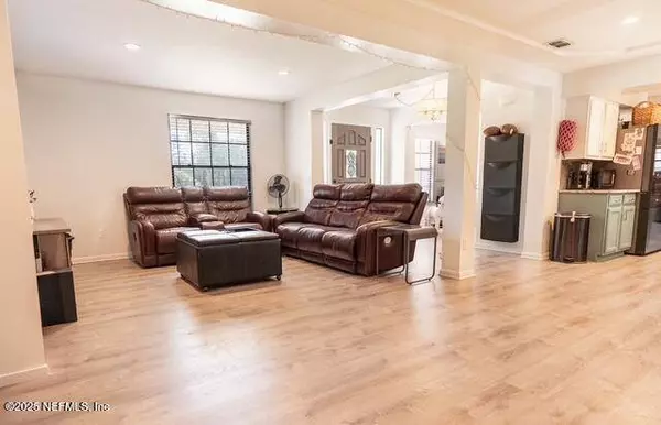 1701 JONES RD, Jacksonville, FL 32220