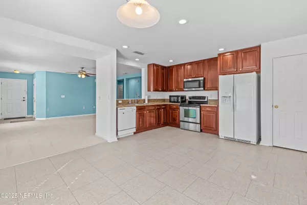 2261 BRIAN LAKES DR N, Jacksonville, FL 32221