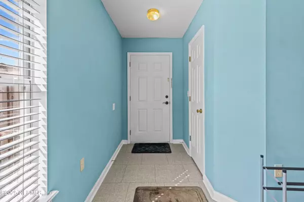 2261 BRIAN LAKES DR N, Jacksonville, FL 32221