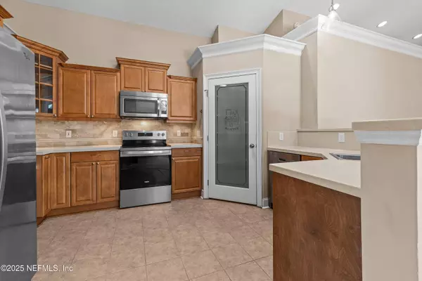 8882 CHAMBORE DR, Jacksonville, FL 32256