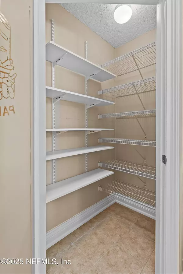 8882 CHAMBORE DR, Jacksonville, FL 32256