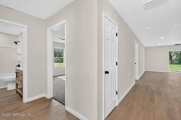 8626 NUSSBAUM DR, Jacksonville, FL 32210