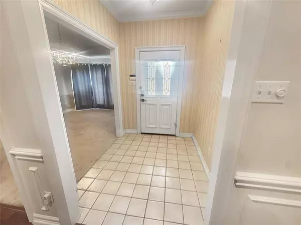 1320 Thistlewood Drive, Desoto, TX 75115