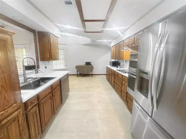 1320 Thistlewood Drive, Desoto, TX 75115