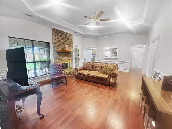 1320 Thistlewood Drive, Desoto, TX 75115