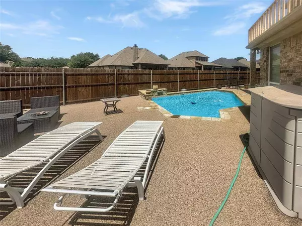 10717 Greenview Court, Benbrook, TX 76126