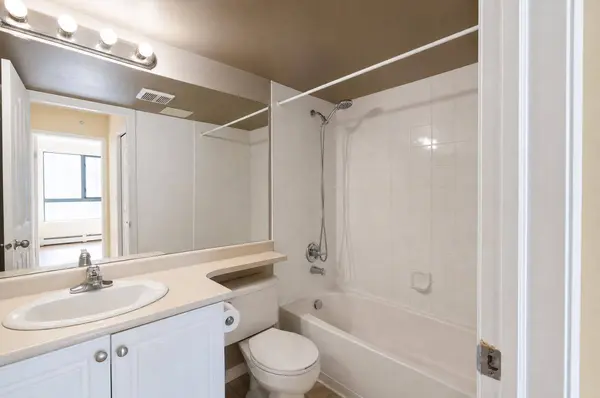 1111 6 AVE SW #318, Calgary, AB T2P 5M5