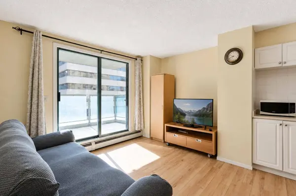 1111 6 AVE SW #318, Calgary, AB T2P 5M5