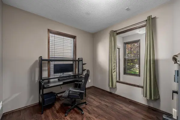 173 Pantego RD NW, Calgary, AB T3K 0B8