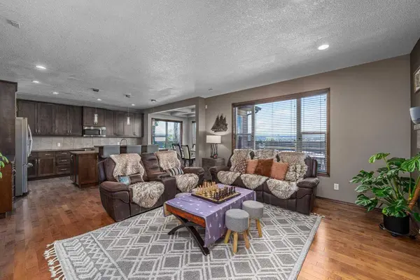 173 Pantego RD NW, Calgary, AB T3K 0B8
