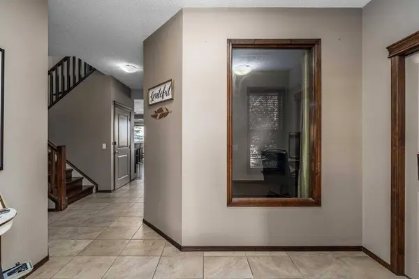 173 Pantego RD NW, Calgary, AB T3K 0B8