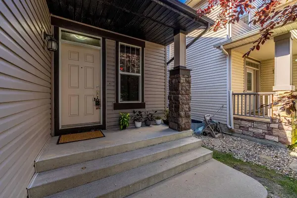 173 Pantego RD NW, Calgary, AB T3K 0B8