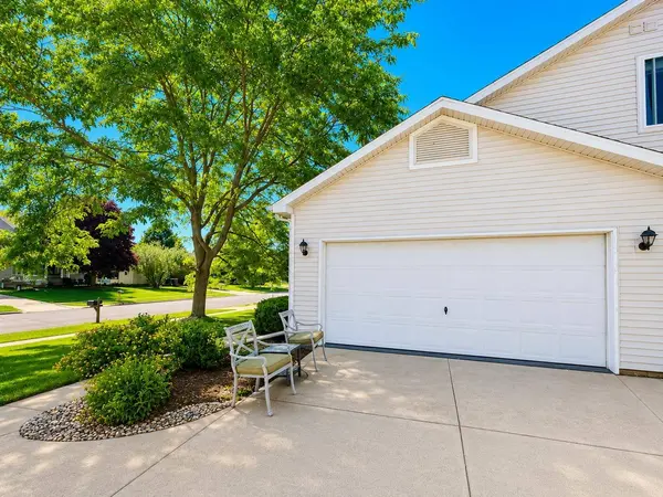 809-811 Vista Ridge Drive Drive, Mount Horeb, WI 53572