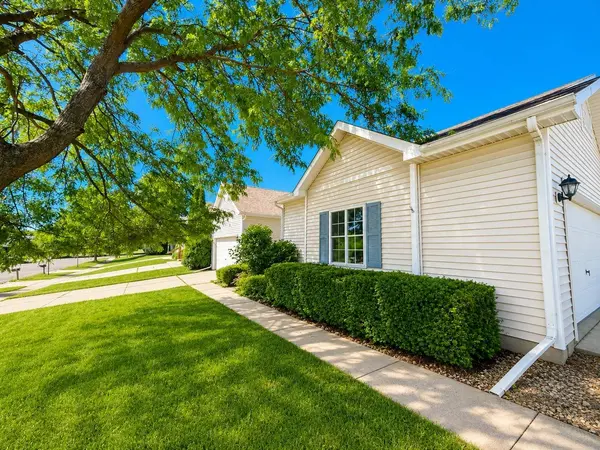 809-811 Vista Ridge Drive Drive, Mount Horeb, WI 53572