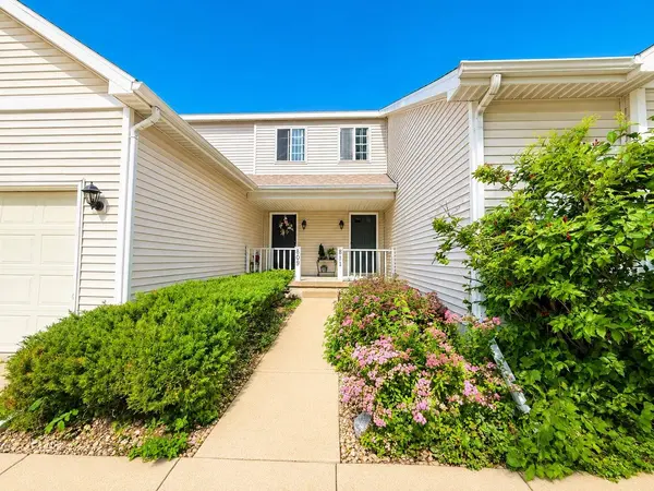 809-811 Vista Ridge Drive Drive, Mount Horeb, WI 53572