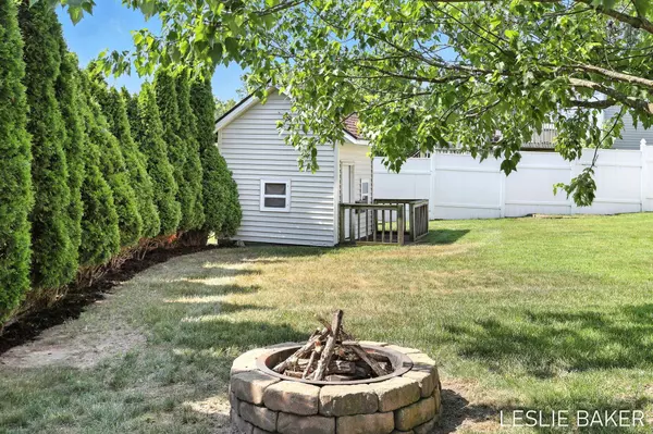 7076 NE Sovereign Drive, Comstock Park, MI 49321