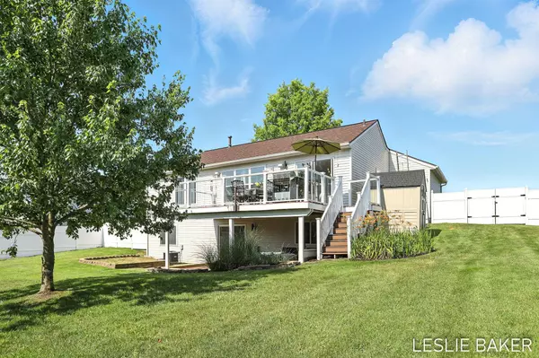 7076 NE Sovereign Drive, Comstock Park, MI 49321