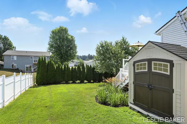 7076 NE Sovereign Drive, Comstock Park, MI 49321