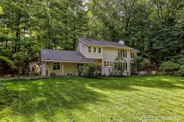 6654 Scenic Shores Drive, Holland, MI 49423