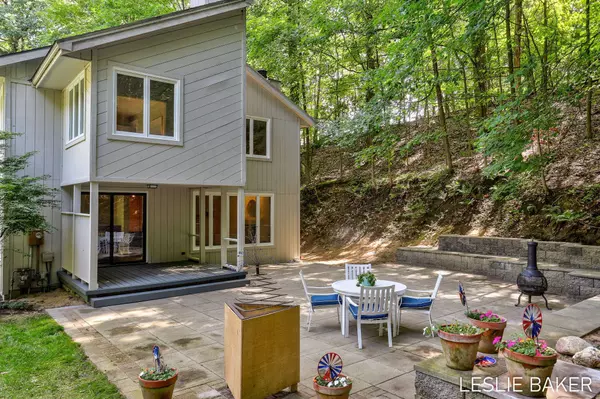 6654 Scenic Shores Drive, Holland, MI 49423