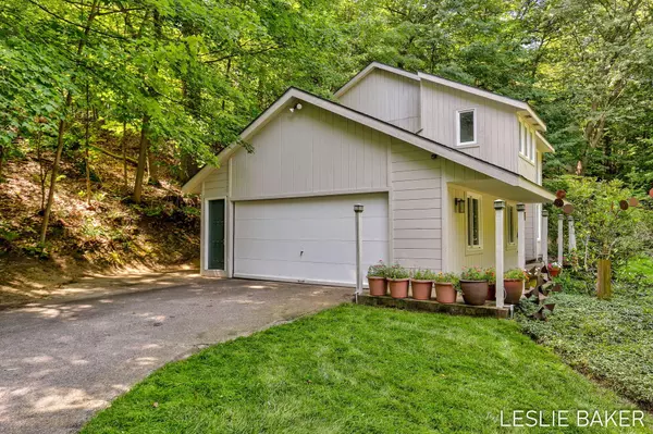 6654 Scenic Shores Drive, Holland, MI 49423