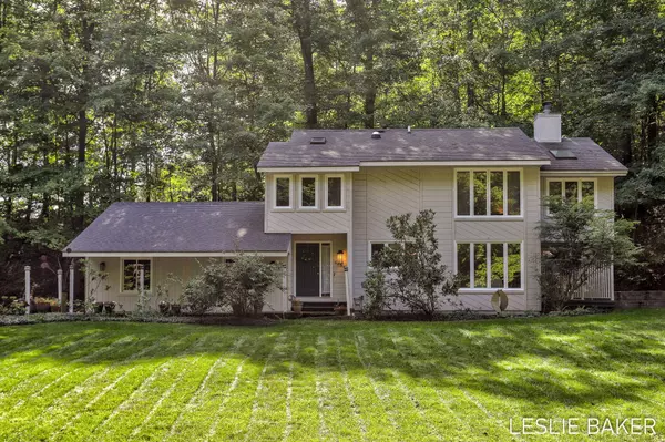 6654 Scenic Shores Drive, Holland, MI 49423