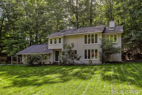 6654 Scenic Shores Drive, Holland, MI 49423