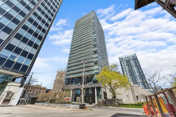 99 Foxbar RD #906, Toronto C02, ON M4V 2G5