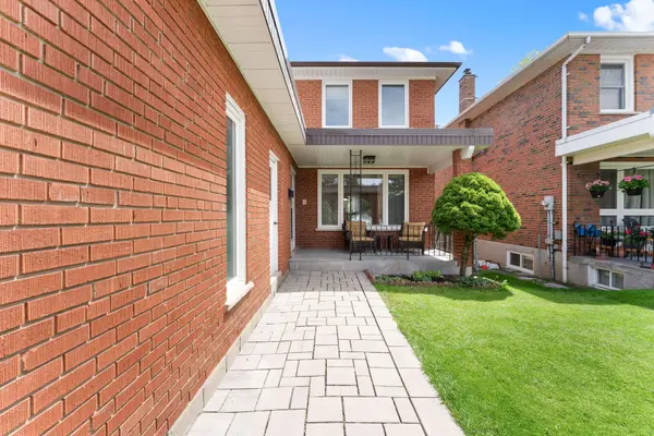111 Madawaska AVE, Toronto C14, ON M2M 2R5