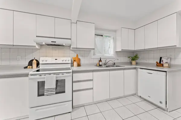 5 Firebrace RD, Toronto E05, ON M1W 2Z3