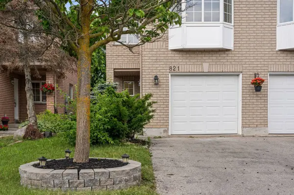 821 Pucks PL, Newmarket, ON L3X 2K3