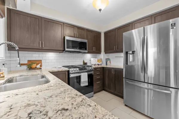 821 Pucks PL, Newmarket, ON L3X 2K3