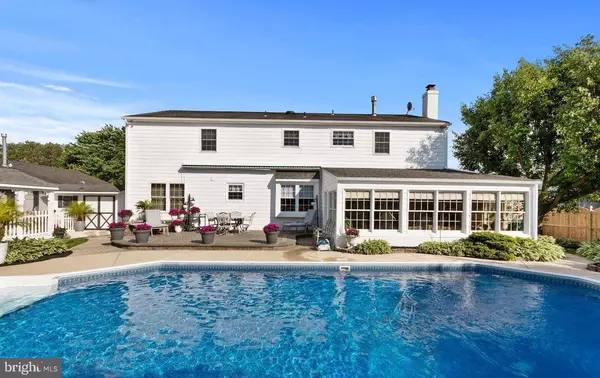 5 GREENLEIGH CIR, Sewell, NJ 08080