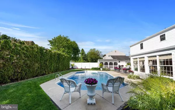 5 GREENLEIGH CIR, Sewell, NJ 08080