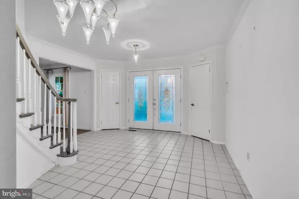 5 GREENLEIGH CIR, Sewell, NJ 08080