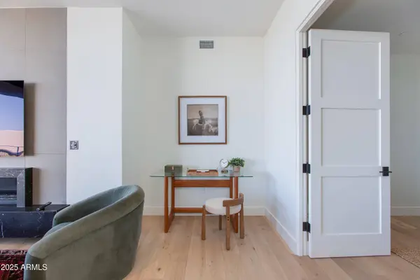5000 N CAMELBACK RIDGE Drive #206, Scottsdale, AZ 85251