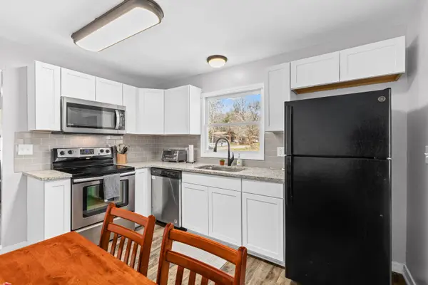 2401 Falcon Rd, North Charleston, SC 29406