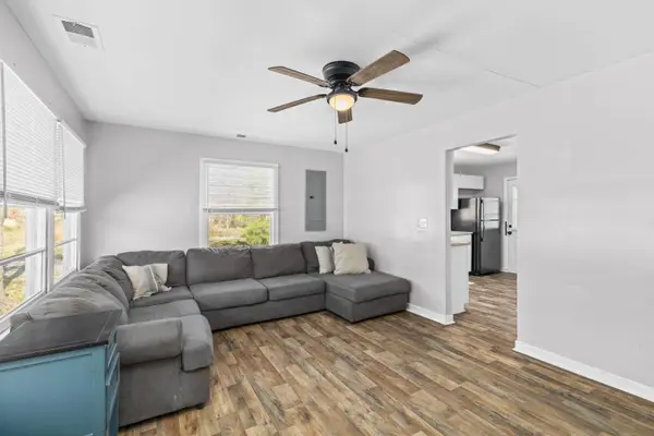 2401 Falcon Rd, North Charleston, SC 29406