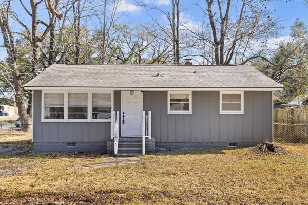 2401 Falcon Rd, North Charleston, SC 29406