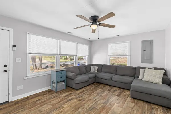 2401 Falcon Rd, North Charleston, SC 29406