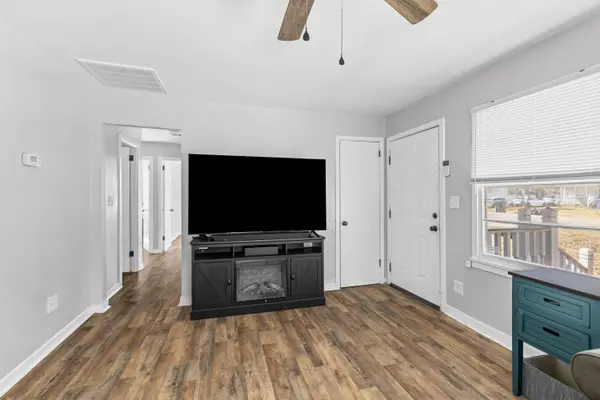 2401 Falcon Rd, North Charleston, SC 29406